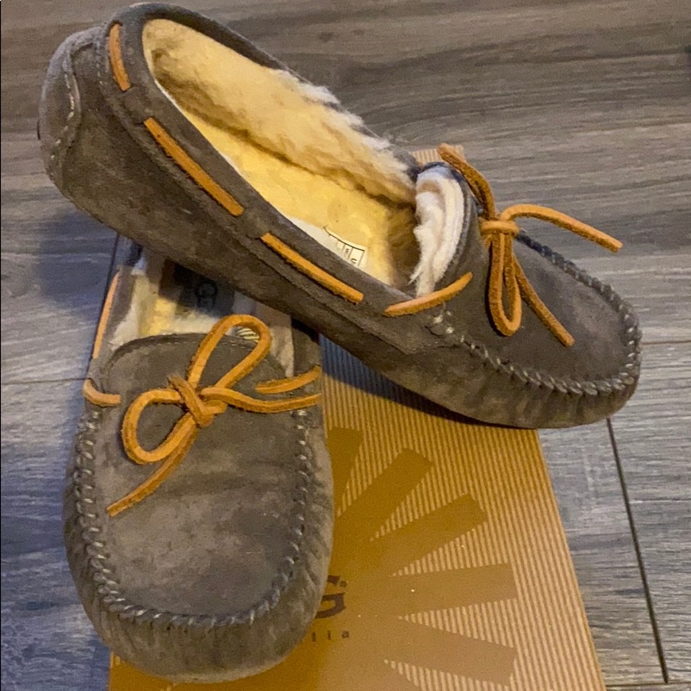 Boxed kept uggs - Picture 2 of 3